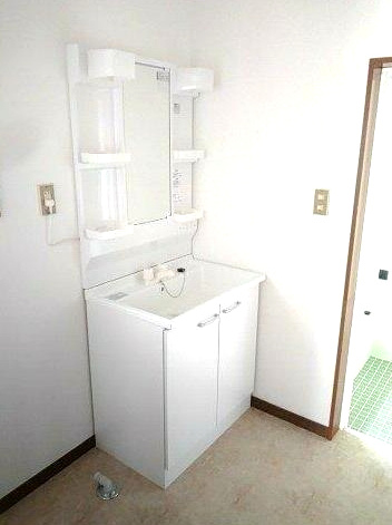 九十九里町片貝　中古戸建の独立洗面台|内外装装リフォーム済み（内装令和2年10月：外装令和2年1月）片貝海岸まで車約4分３LDK
