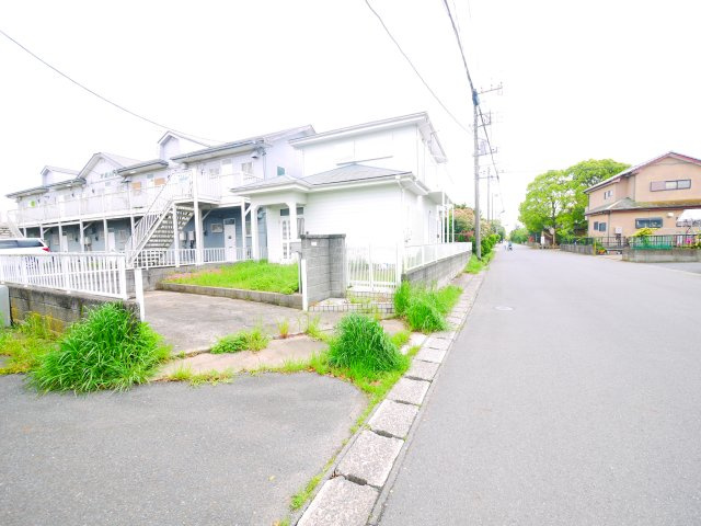 九十九里町片貝　中古戸建の前面道路含む現地写真|内外装装リフォーム済み（内装令和2年10月：外装令和2年1月）片貝海岸まで車約4分３LDK