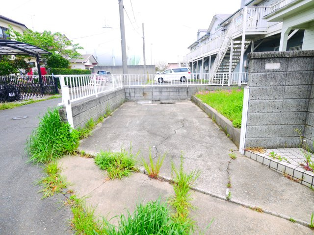 九十九里町片貝　中古戸建の駐車場|内外装装リフォーム済み（内装令和2年10月：外装令和2年1月）片貝海岸まで車約4分３LDK
