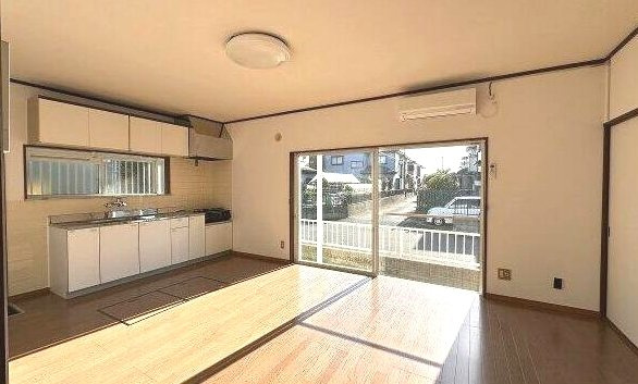 九十九里町片貝　中古戸建の居間・リビング|内外装装リフォーム済み（内装令和2年10月：外装令和2年1月）片貝海岸まで車約4分３LDK