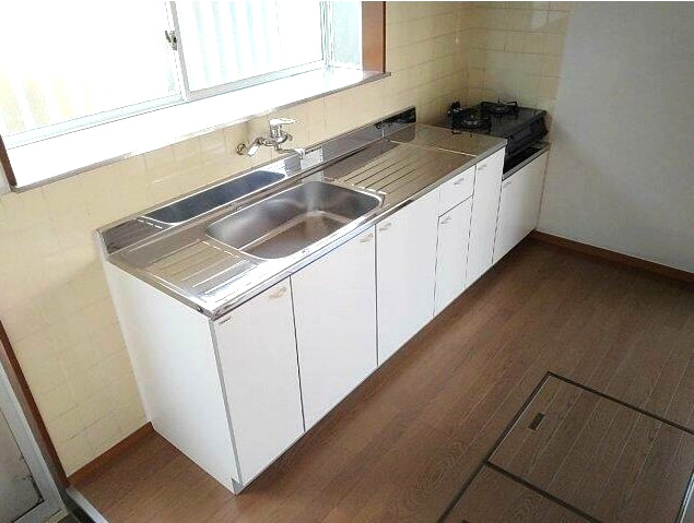 九十九里町片貝　中古戸建のキッチン|内外装装リフォーム済み（内装令和2年10月：外装令和2年1月）片貝海岸まで車約4分３LDK