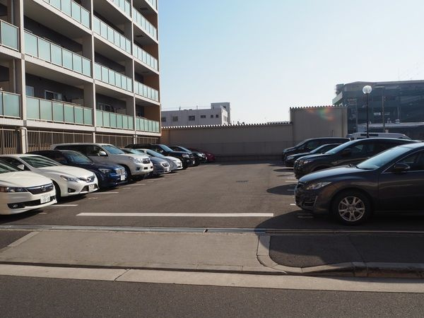 エーデル深江橋　BRAVI不動産の駐車場