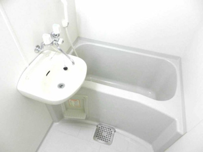 【浴室】 | レオパレスプレノタートⅡ | 清潔感のあるお風呂。