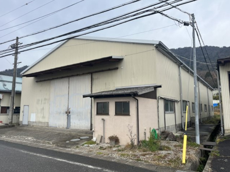近江八幡市北津田町の倉庫