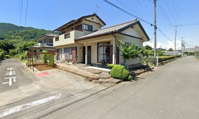 神川町渡瀬　中古の前面道路含む現地写真