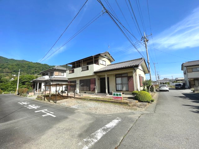 神川町渡瀬　中古の前面道路含む現地写真