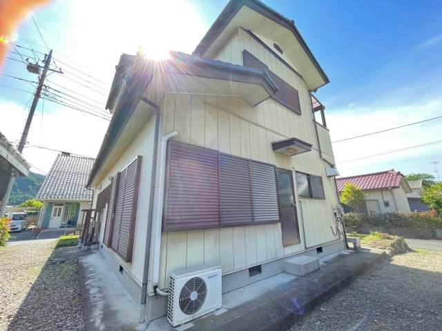 神川町渡瀬　中古の前面道路含む現地写真