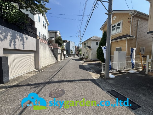 小田原市国府津　中古戸建の前面道路含む現地写真