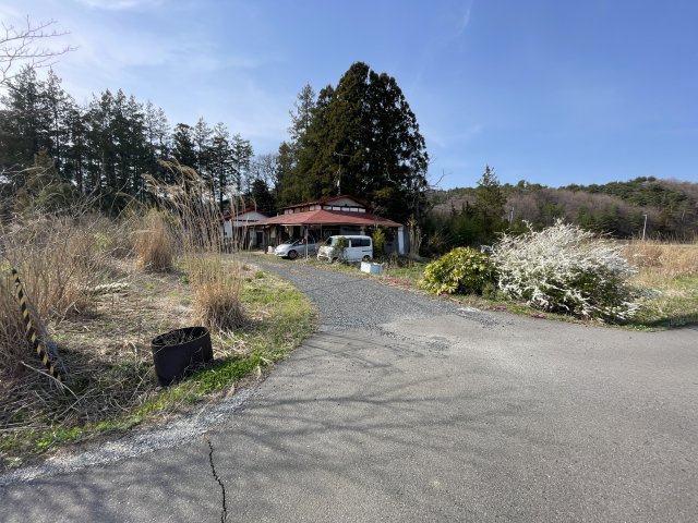 郡山市三穂田町富岡平之允　中古戸建　4DKの前面道路含む現地写真