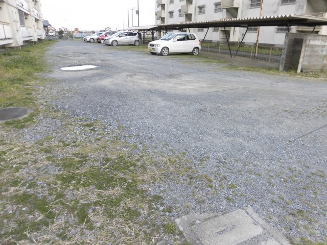 ビレッジハウス池田2号棟の駐車場