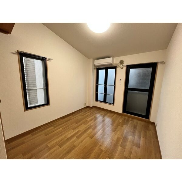 ロンモンターニュ小阪の洋室