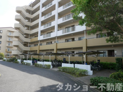 【外観】 | プラザ学園前10号棟 | 外はこのようになっています