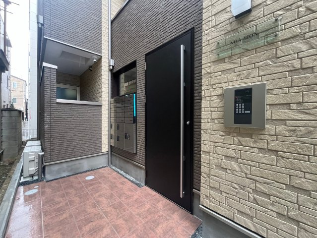 NOA SION ノアシオンのエントランス|建物の内部です