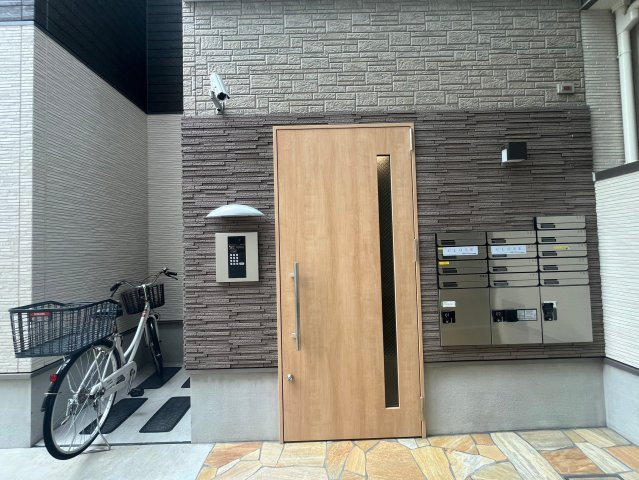 フジパレス城東諏訪サウスⅠ番館 BRAVI不動産のエントランス