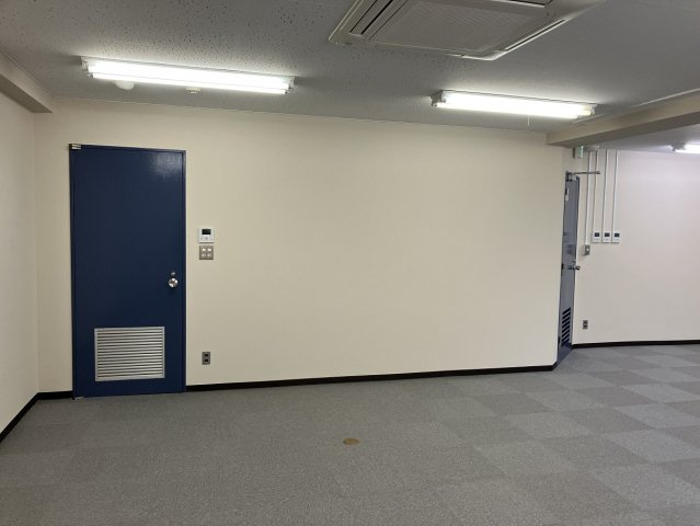 吉田第一ビルの居間・リビング