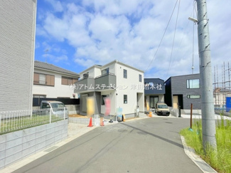 【前面道路含む現地写真】