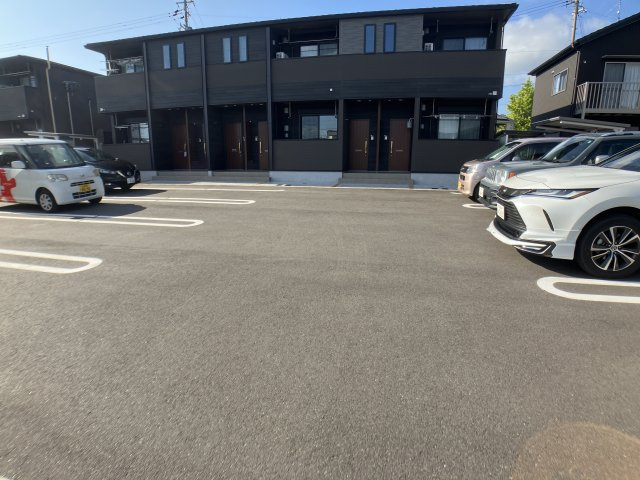 フィオリーレ・アノ　Ⅱの駐車場