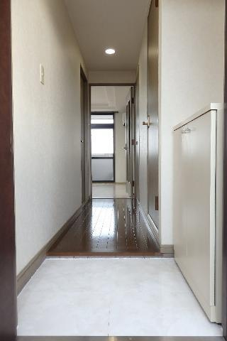 プリムローズ西野の玄関