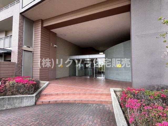 リバティパーク枚方A棟のエントランス|エントランス
■物件内覧・資金計画相談・住宅ローン相談、リフォーム相談、お問合せ受付中■
※当日・翌日のご内覧、ご相談はお電話でのお問合せがスムーズです！