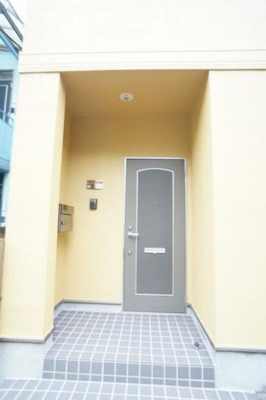 【エントランス】 | カーサ・アーバニオ | 清潔なエントランスです