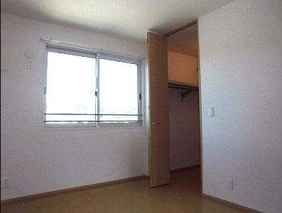 【寝室】 | リヴェールA棟 | ネット無料。落ち着いた色調の寝室です