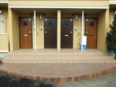 【エントランス】 | リヴェールA棟 | ネット無料。清潔なエントランスです