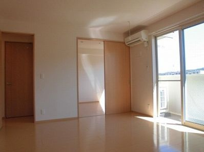 【洋室】 | リヴェールA棟 | ネット無料。使い勝手のいい洋室です