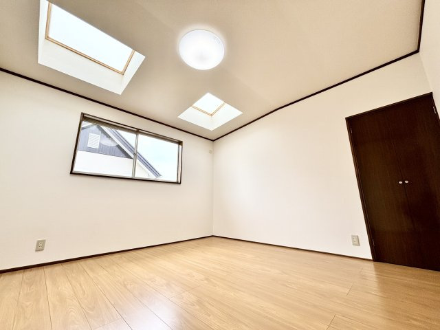 佐波郡玉村町大字五料｜中古戸建　の洋室|■2階洋室｜子供部屋のメリットは「自立心を養うことができる」「自分で整理整頓できるようになる」そして、お子様が成長した際には「プライバシーを確保できる」といい事だらけ♪