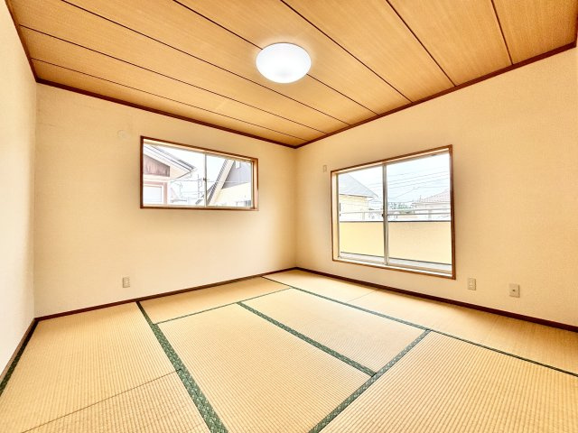 佐波郡玉村町大字五料｜中古戸建　の和室|■2階和室｜和室でしか味わえない畳ならではの香りや素材で和のやすらぎを感じてください♪休日はお子様とお昼寝するのにも最適です！