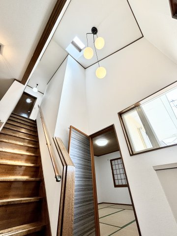 佐波郡玉村町大字五料｜中古戸建　の玄関|■玄関吹き抜け｜玄関の吹抜は開放感溢れる吹抜になっています！