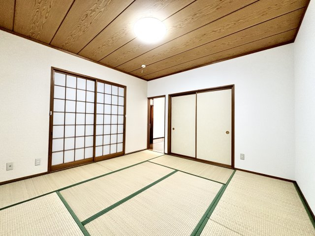 佐波郡玉村町大字五料｜中古戸建　の和室|■1階和室｜和室を書斎にしたり、冬にはコタツを敷いて家族みんなで年越しをするのもいいですね。家族みんなのお気に入りの空間になります♪