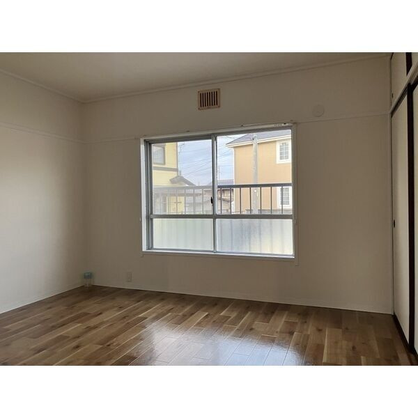 ビュークレスト高良内の寝室|広くて明るい寝室