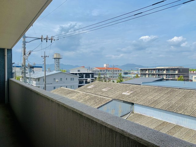 エンゼル宮竹フォルム　静岡市駿河区宮竹の展望|西側バルコニーからの眺望。4階からは隣の建物よりも高くなるために、見晴らしが良いです。