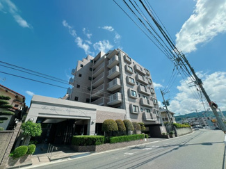 【外観】 | 【エイルスクエア長住南】駐車場2台、縦列で駐車できます♪少しでも気になる方はすぐにご連絡ください。住宅ローン・その他ご質問等いつでもお待ちしております。