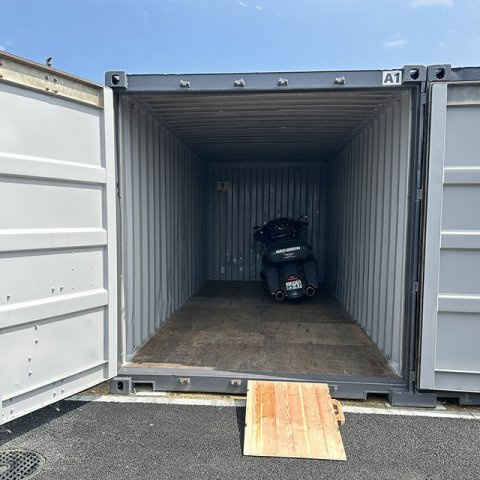 羽島市足近町６丁目の駐車場の内装|コンテナ内