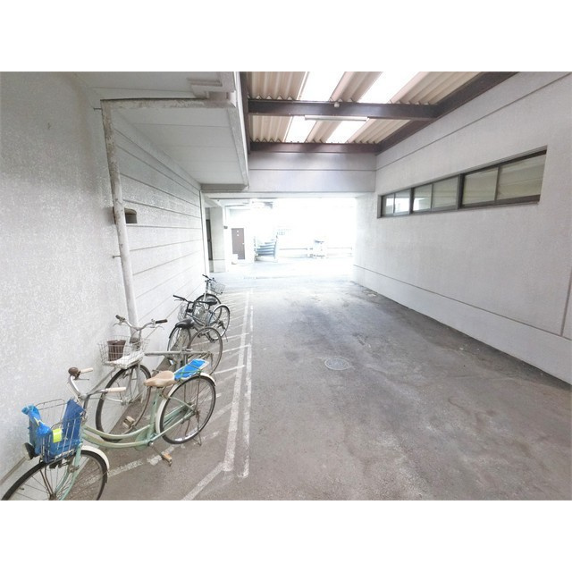 ＬＩＦＥ　ＳＴＡＧＥのその他|駐輪場