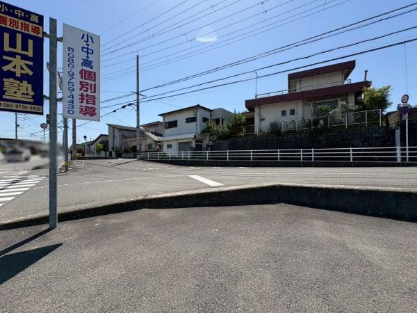 貴志川町丸栖　中古戸建の前面道路含む現地写真