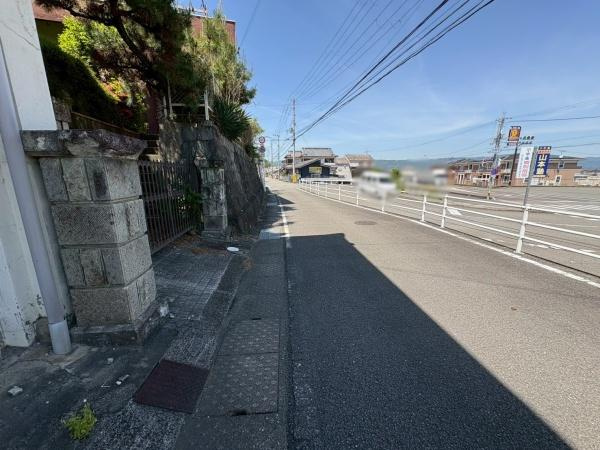 貴志川町丸栖　中古戸建の前面道路含む現地写真