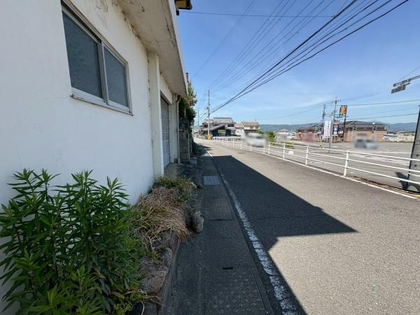 貴志川町丸栖　中古戸建の前面道路含む現地写真