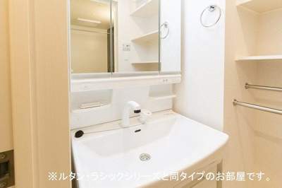 【洗面所】 | ラフレシールＭ | 脱衣スペースもあります