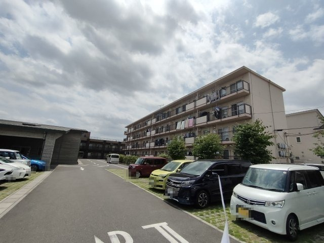 プラザドゥユートピアの駐車場|駐車場があるので、車を買う予定の方も安心です
