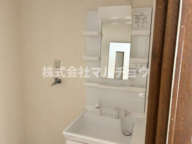 あけぼの二戸一の独立洗面台|朝の支度にも助かる、独立の洗髪洗面化粧台