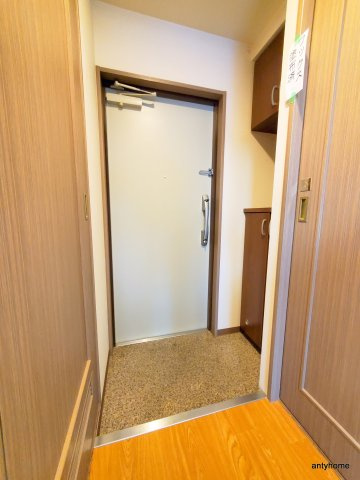 クリスタルコート江坂　仲介手数料無料の玄関