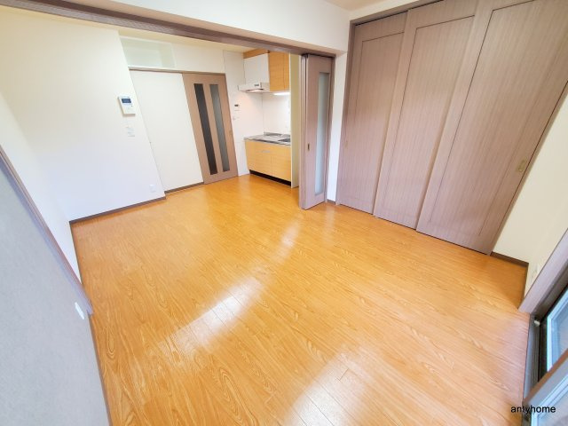 クリスタルコート江坂　仲介手数料無料の寝室