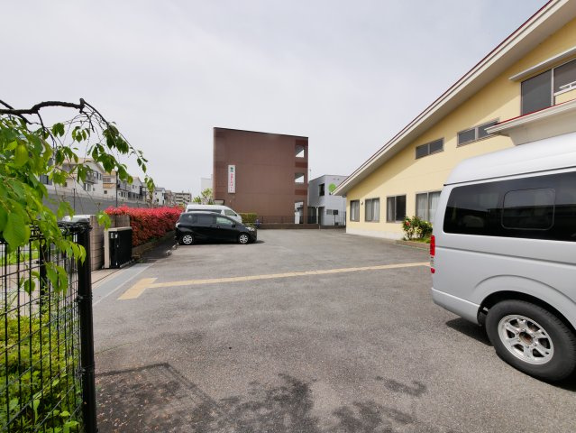 州見台7丁目店舗事務所の駐車場