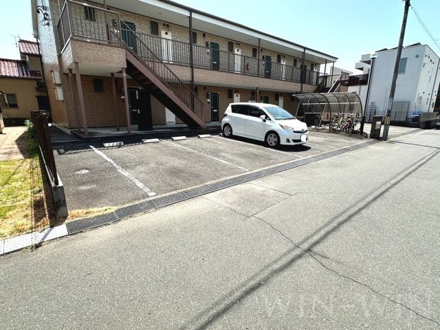 クレア一本木の駐車場