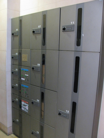 ジュネ本郷のエントランス|宅配ボックス