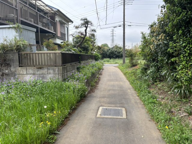 坂戸市塚越　建築条件なし売地　東武東上線『若葉駅』徒歩36分　【勝呂小学区】の前面道路含む現地写真