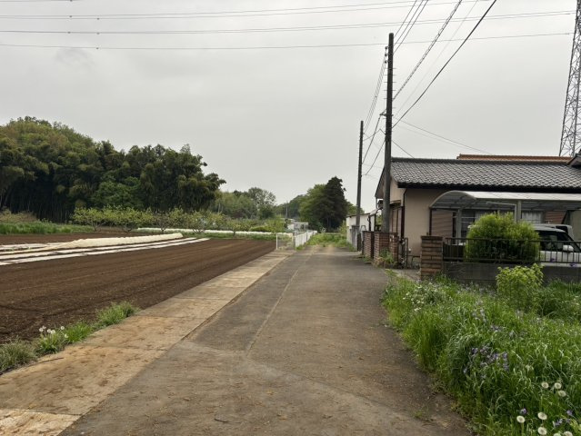 坂戸市塚越　建築条件なし売地　東武東上線『若葉駅』徒歩36分　【勝呂小学区】の前面道路含む現地写真