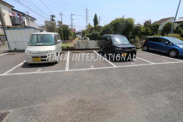 鹿鳴館の駐車場